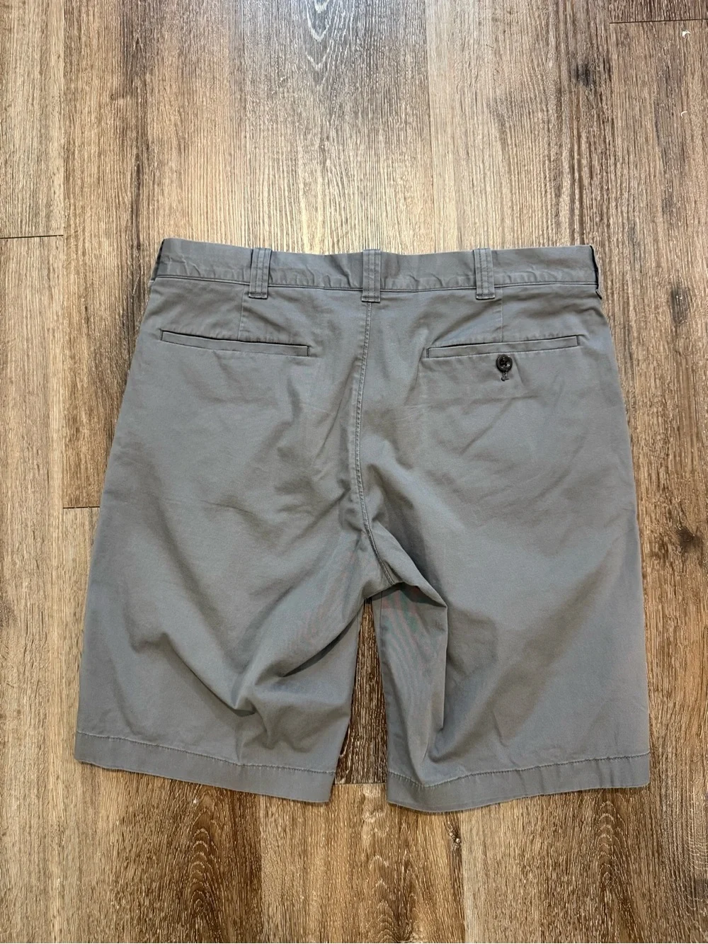 J.Crew Stretch Chino Shorts Men’s 32 slate Gray  10” Inseam Lightweight